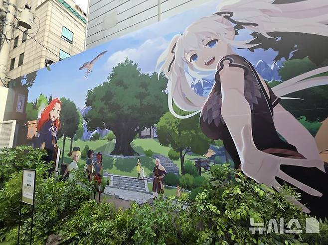 [서울=뉴시스]오동현 기자 = 넥슨이 서울 성수동 비건스튜디오에서 '마비노기 모바일'의 팝업 전시 '모험가의 기록 展(전)'을 진행한다. 2025.10.20. odong85@newsis.com