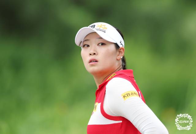 코스를 파악하고 있는 방신실. 사진 제공=KLPGA