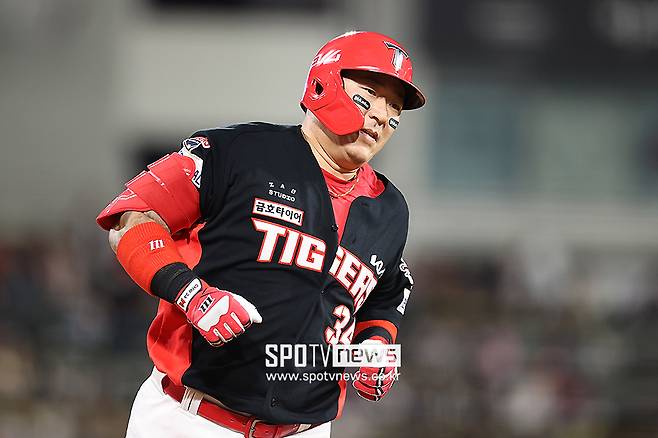 ▲ 지난 9년간 KIA의 4번 타자로 활약한 최형우는 당초 예상과 다르게 유니폼을 갈아입었다 ⓒ곽혜미 기자