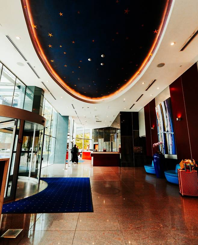 깔끔하고 단정한 호텔 로비