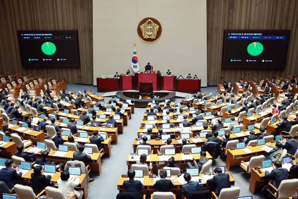 2일 국회 본회의에서 지역의사의 양성 및 지원 등에 관한 법률안(대안)이 가결되고 있다. 2025.12.2 /연합뉴스