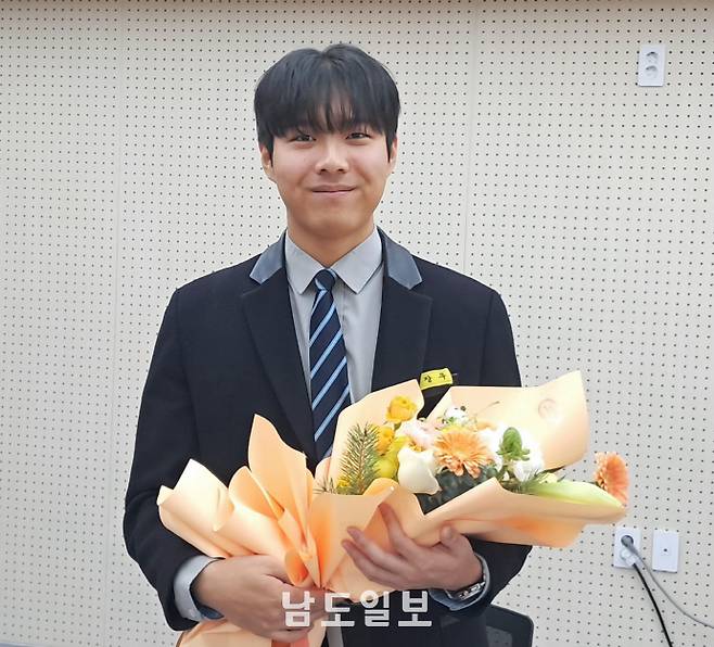 2026학년도 대학수학능력시험에서 만점을 기록한 광주서석고등학교 3학년 최장우 학생. /김경태 기자 kkt@namdonews.com