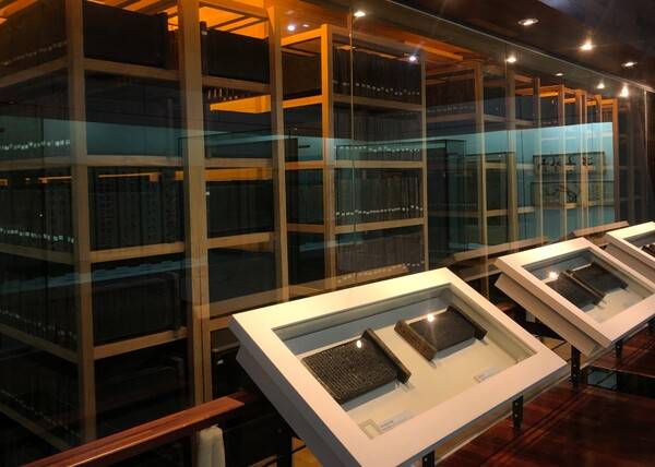 밀양시립박물관 목판 전시형 수장고.