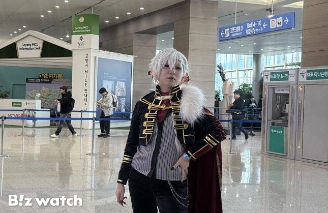 5일 일산 킨텍스 제1전시관에서 열린 AGF 2025에 코스어로 참석한 이터니티(예명) 씨가 포즈를 취하고 있다./사진=비즈워치