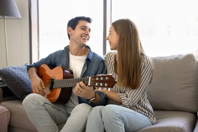 배우자로부터 정서적 지지와 공감을 받으면 비만 위험도가 줄어드는 것으로 나타났다. 사진=게티이미지뱅크
