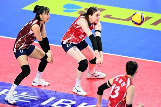 IBK기업은행 임명옥과 킨켈라(왼쪽부터). 한국배구연맹(KOVO) 제공