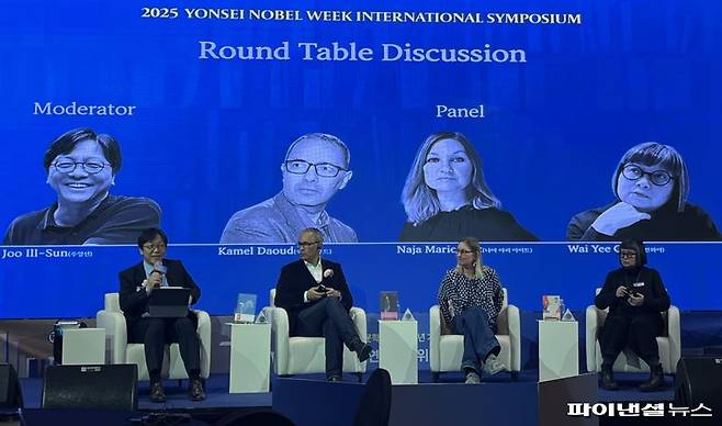 라운드 테이블 인터뷰 현장. 왼쪽부터 주일선 연세대학교 교수, 카멜 다우드, 나야 마리 아이트, 찬와이.사진=홍채완 기자