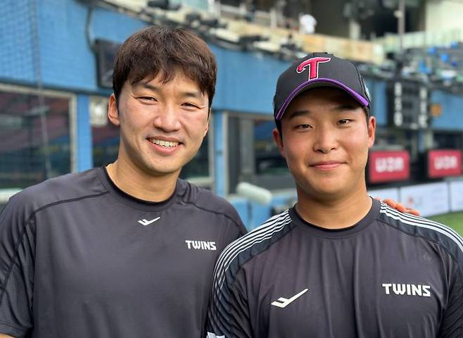 LG 박해민(왼쪽)과 박관우. 잠실=이형석 기자&nbsp;