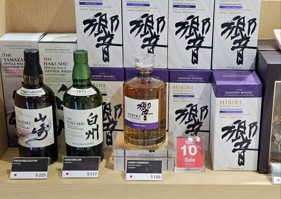 가격 인상을 앞둔 일본 위스키를 면세점에서 미리 사두는 것도 방법이다. 백종현 기자
