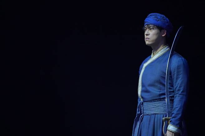 연극 '타지마할의 근위병'에서 휴마윤 역을 맡은 배우 최재림. 그는 2017년 초연 이후 8년 만에 다시 휴마윤 역을 맡았다./사진=해븐프로덕션