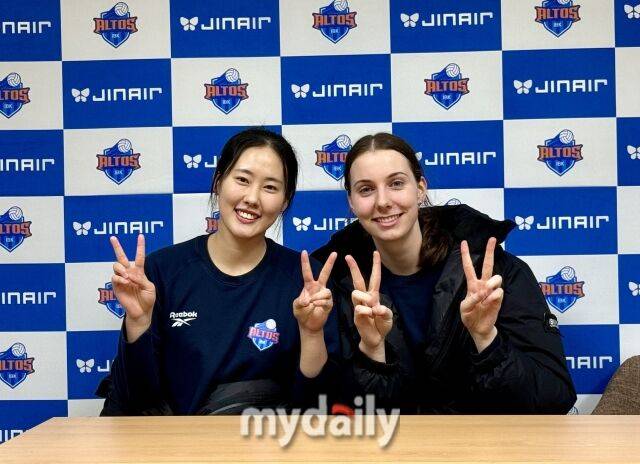 IBK기업은행 세터 박은서와 아웃사이드 히터 킨켈라./화성=이보미 기자