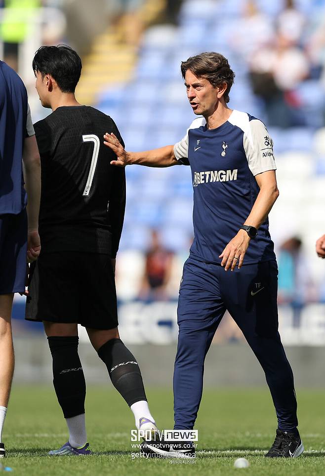 ▲ 지금의 페이스라면 손흥민이 방문하는 날까지 굴욕을 당할 수 있다. 손흥민은 토트넘 팬들과 작별인사를 하기 위해 오는 10일 슬라비아 프라하와 홈경기에 맞춰 북런던을 찾을 것으로 알려졌다. 어쩌면 손흥민은 토트넘의 공식전 7경기 연속 무승을 지켜볼 수도 있는 셈이다.