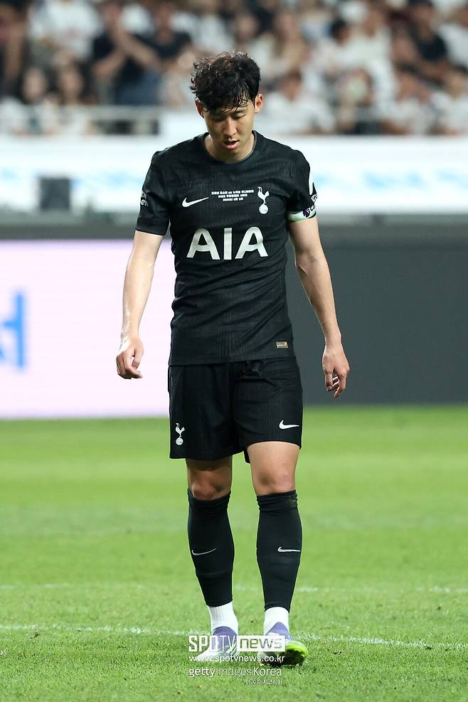 ▲ 지금의 페이스라면 손흥민이 방문하는 날까지 굴욕을 당할 수 있다. 손흥민은 토트넘 팬들과 작별인사를 하기 위해 오는 10일 슬라비아 프라하와 홈경기에 맞춰 북런던을 찾을 것으로 알려졌다. 어쩌면 손흥민은 토트넘의 공식전 7경기 연속 무승을 지켜볼 수도 있는 셈이다.