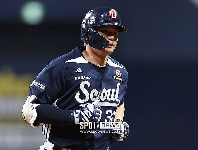 ▲ SSG는 5일 김재환과 인센티브 포함 2년 총액 22억 원에 계약했다고 공식 발표했다. 김재환은 프로 1군 통산 1486경기에서 타율 0.281, 276홈런, 982타점을 기록했으며, 규격이 잠실보다 작은 인천에서는 한 시즌 20홈런 이상을 기록할 것이라는 기대감을 모으고 있다. ⓒ곽혜미 기자