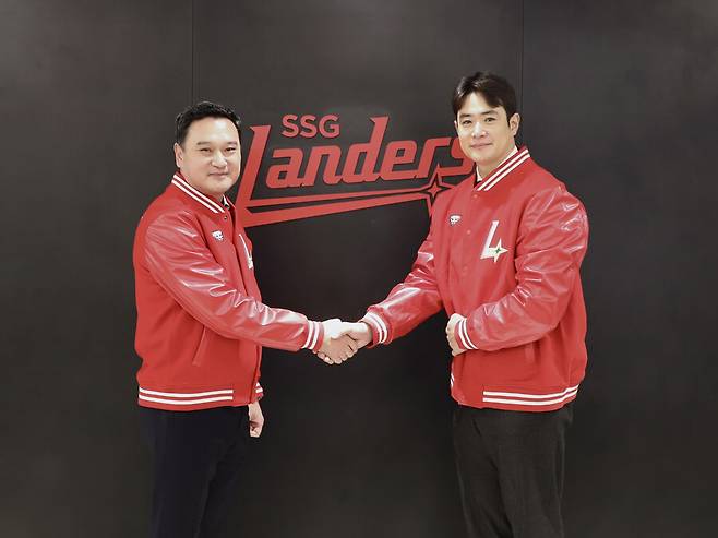 ▲ SSG는 김재환과 2년 계약을 했다고 5일 공식 발표했다. 2년 최대 22억 원이다. 계약금과 연봉을 합쳐 보장 16억 원, 그리고 성적에 따라 주어지는 인센티브가 총 6억 원이다. ⓒSSG랜더스