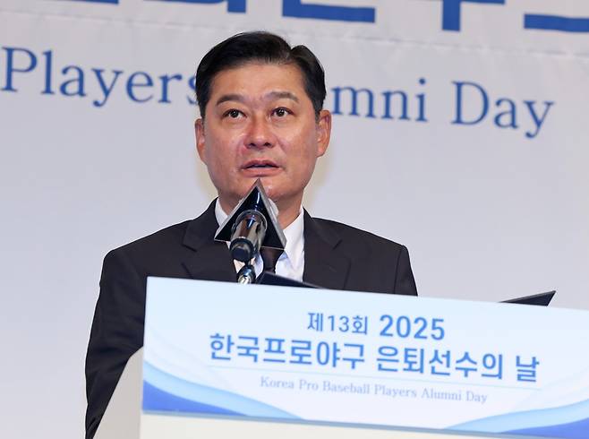 이종범 전 KT 위즈 코치가 5일 서울 강남구 청담동 호텔 리베라에서 열린 '2025 한국프로야구 은퇴선수의 날' 행사에서 한국프로야구은퇴선수협회 제5대 회장으로 취임했다. 사진 연합뉴스