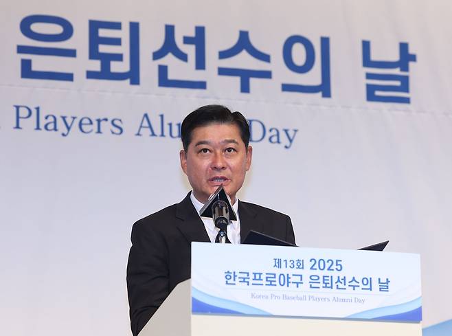 이종범 전 KT 위즈 코치가 5일 서울 강남구 청담동 호텔 리베라에서 열린 '2025 한국프로야구 은퇴선수의 날' 행사에서 한국프로야구은퇴선수협회 제5대 회장으로 취임했다. 사진 연합뉴스