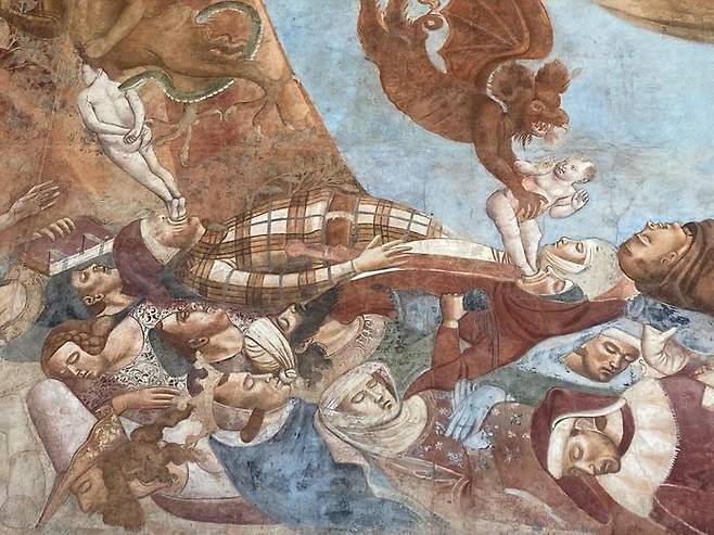 이탈리아 캄포산토 기념묘지 프레스코화 '죽음의 승리'  피사의 캄포산토 기념묘지에 있는 프레스코화 '죽음의 승리'(Trionfo della Morte). 1335년부터 1350년 사이에 제작된 것으로 추정되는 이 그림은 전염병 희생자들이 악마에게 영혼을 빼앗기는 모습을 담고 있다. [Martin Bauch 제공. 재판매 및 DB 금지]