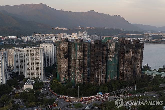 최소 159명의 사망자를 낸 '웡 푹 코트' 아파트 화재참사 현장 [AP=연합뉴스 자료사진]