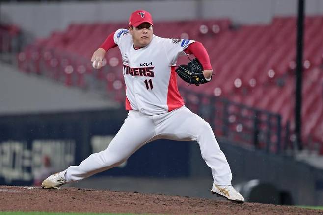 KIA타이거즈 조상우가 지난 10월2일 광주 기아 챔피언스필드에서 열린 SSG와의 홈 경기에서 역투하고 있다. /사진=KIA 타이거즈 제공