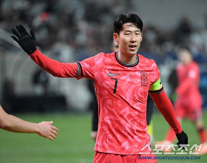 18일 서울월드컵경기장에서 열린 한국과 가나의 축구대표팀 평가전.   손흥민이 공격을 실패한 후 아쉬워하고 있다. 상암=정재근 기자 cjg@sportschosun.com/2025.11.18/