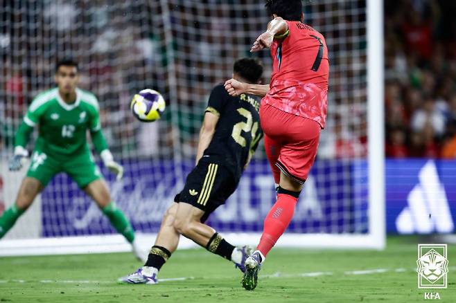 골 넣는 손흥민

    (서울=연합뉴스) 10일(한국시간) 미국 테네시주 내슈빌의 지오디스파크에서 열린 한국과 멕시코의 친선경기에서 손흥민이 골을 넣고 있다. 2025.9.10 [대한축구협회 제공. 재판매 및 DB금지]

    photo@yna.co.kr

(끝)





<저작권자(c) 연합뉴스, 무단 전재-재배포, AI 학습 및 활용 금지>