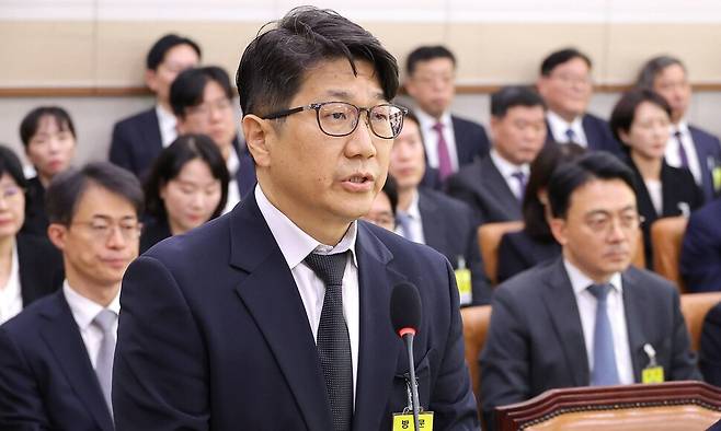 문지석 광주지검 부장검사가 지난 10월23일 국회 법제사법위원회에서 열린 국정감사에서 의원 질의에 답변하고 있다. 연합뉴스