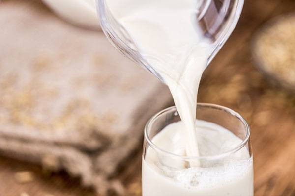 우유는 단독으로 마셔도 좋지만, 특정 식재료와 함께 섭취하면 건강 효과가 더 커질 수 있다./사진=게티이미지뱅크