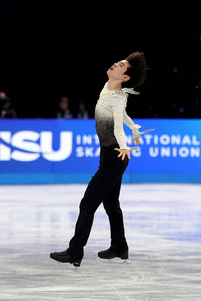 한국 남자 최초로 주니어 그랑프리 파이널을 우승한 서민규. AFP=연합뉴스