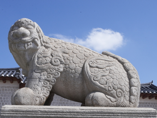 광화문 해태상. 해태는 해치의 와음이다.