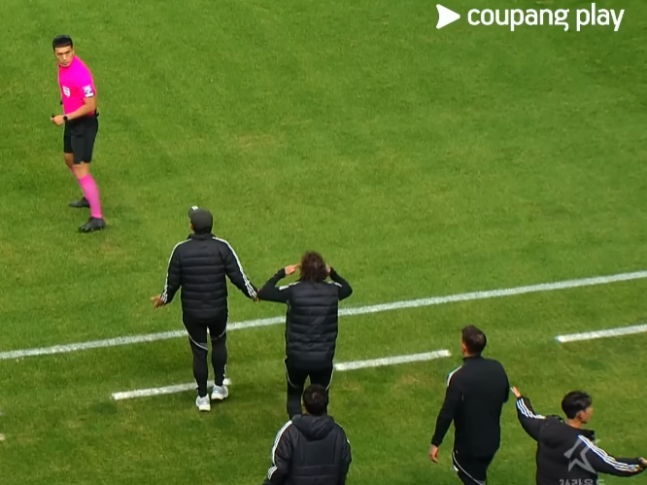 정말 인종차별이라고 확정지을 수 있을까. 사진=쿠팡플레이 중계 화면 캡처