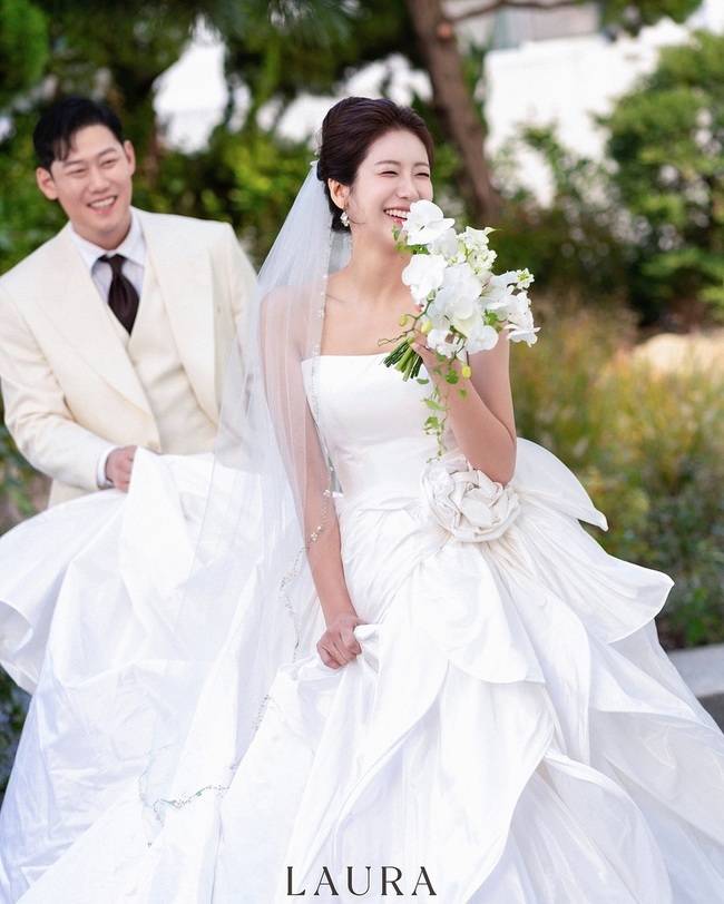 김연정 소셜미디어 / LAURA HOUSE