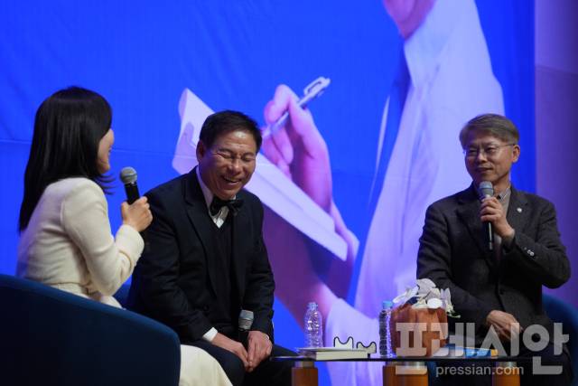 ▲6일 GIST 오룡관에서 열린 '사람사는 교육' 출판기념회에서 민형배 국회의원(광주 광산을)이 축사 발언을 하고 있다.2025.12.06ⓒ프레시안(김보현)