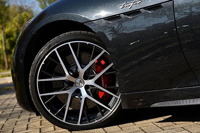 마세라티 그란카브리오 트로페오. 사진: 김학수 기자