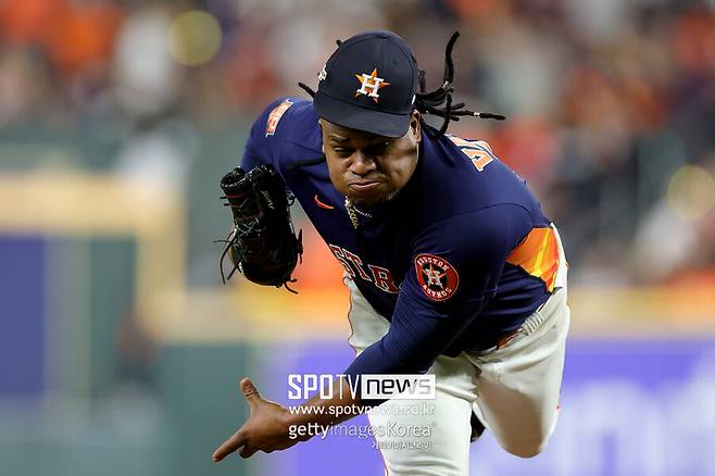 ▲ 프람버 발데스는 지난 9월 포수 세자르 살라자의 가슴팍에 공을 던져 빈축을 샀다. 피홈런에 화풀이했다는 해석이 나온 가운데 에이전시가 해명에 나섰다. FA를 앞두고 발데스가 얼마나 좋은 동료인지 홍보하는데 공을 들였다.