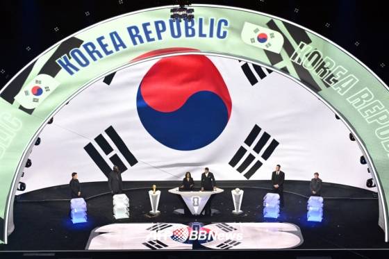 6일 오전 2시(한국시간) 미국 워싱턴 DC의 케네디 센터에서 열린 2026 FIFA 북중미 월드컵 본선 조 추첨식 모습. /AFPBBNews=뉴스1
