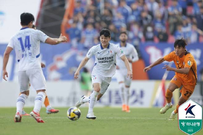 제주SK가 7일 제주월드컵경기장에서 열린 하나은행 K리그 2025 승강 PO 2차전에서 수원 삼성을 꺾고 1부리그 잔류를 확정했다. 사진=한국프로축구연맹