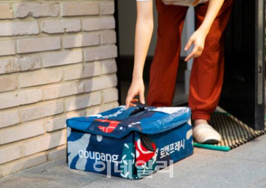 쿠팡 로켓프레시백 (사진=쿠팡 뉴스룸)