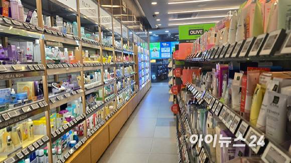 올리브영 매장에 진열된 화장품 브랜드. [사진=아이뉴스24 DB]