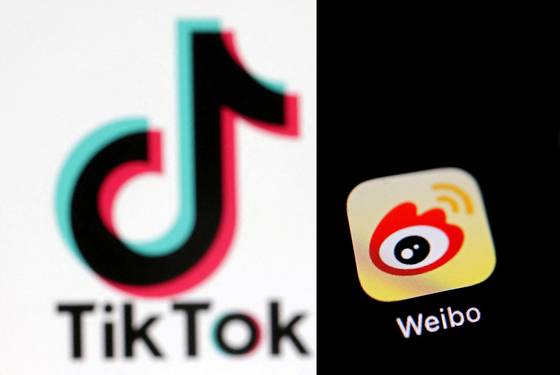 중국 애플리케이션인 틱톡(왼쪽), 웨이보 로고. 로이터=연합뉴스