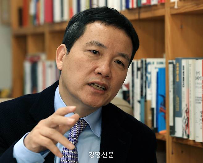 김희교 광운대 교수가 지난 12월 3일 연구실에서 주간경향과 인터뷰를 하고 있다. 서성일 선임기자