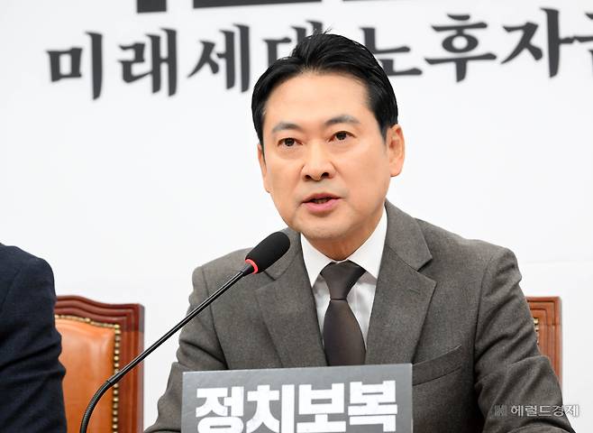 장동혁 국민의힘 대표가 4일 오전 서울 여의도 국회에서 열린 최고위원회의에서 모두발언하고 있다. 이상섭 기자