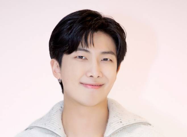 RM이 팬들과 소통하며 팀 컴백에 대해 언급했다. 연합뉴스