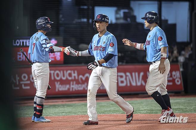 ▲ 노진혁 유강남 ⓒ롯데 자이언츠