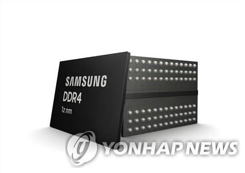 삼성전자의 3세대 10나노급(1z) 8Gb DDR4 D램     [삼성전자 제공]