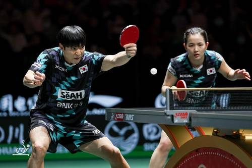 혼성단체 월드컵 혼합복식에 나선 박강현(왼쪽)과 김나영  [대한탁구협회 제공. 재판매 및 DB 금지]