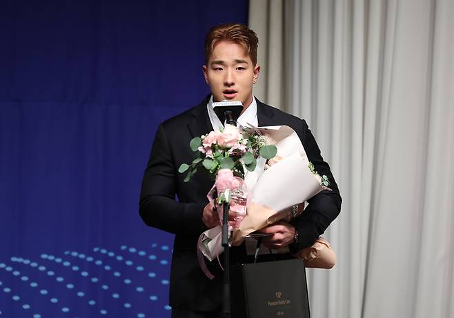 8일 서울 강남구 리베라호텔에서 열린 '2025 뉴트리디데이 일구상 시상식'에서 신인상을 수상한 안현민이 수상 소감을 말하고 있다. 연합