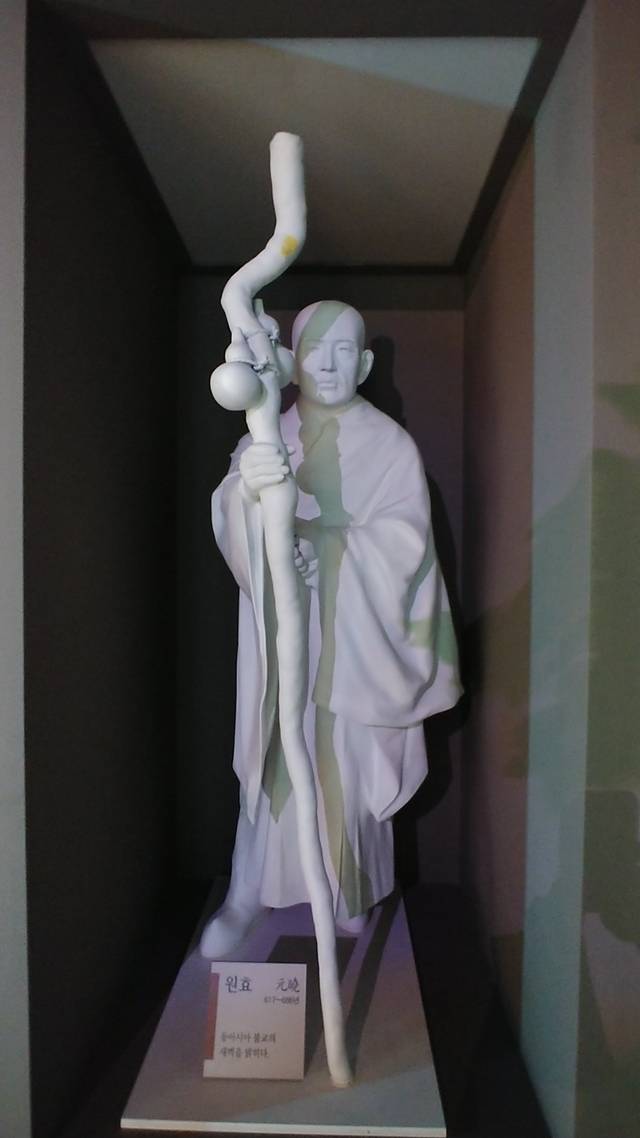 경산 삼성현역사박물관에 전시되고 있는 원효대사 동상.