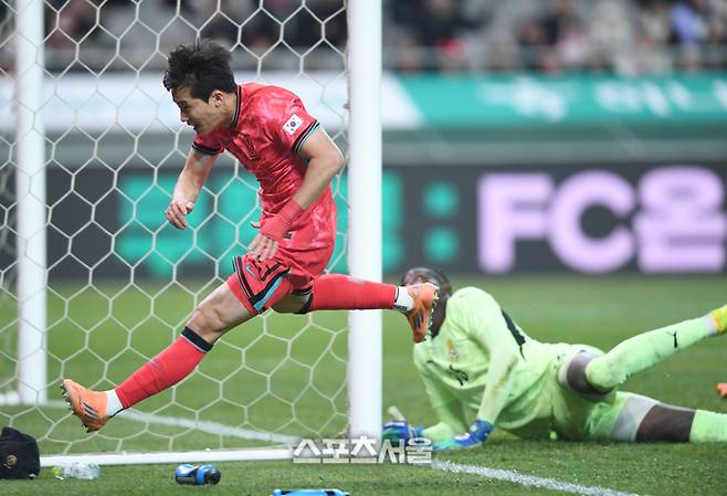 이태석이 지난달 18일 서울월드컵경기장에서 열린 남자축구 국가대표 평가전 가나와 경기에서 골을 넣은 후 환호하고 있다. 상암 | 최승섭기자 thunder@sportsseoul.com