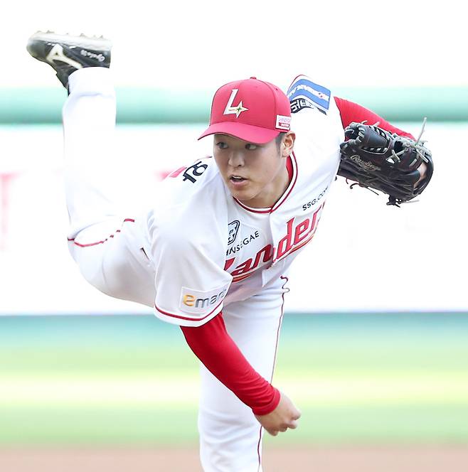 13일 KIA전에서 5이닝 1실점 역투한 시라카와 케이쇼. 사진 | SSG랜더스